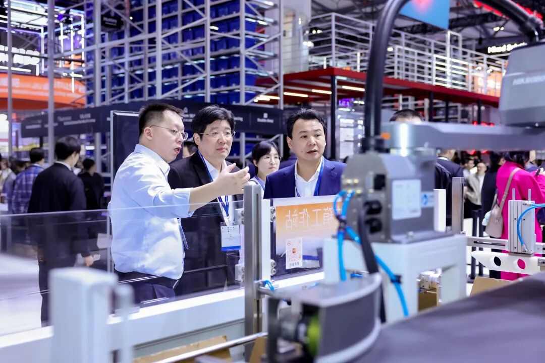 物流人形机器人发布,引领智慧物流新变革(图9) 物流人形机器人发布,引领智慧物流新变革(图9)