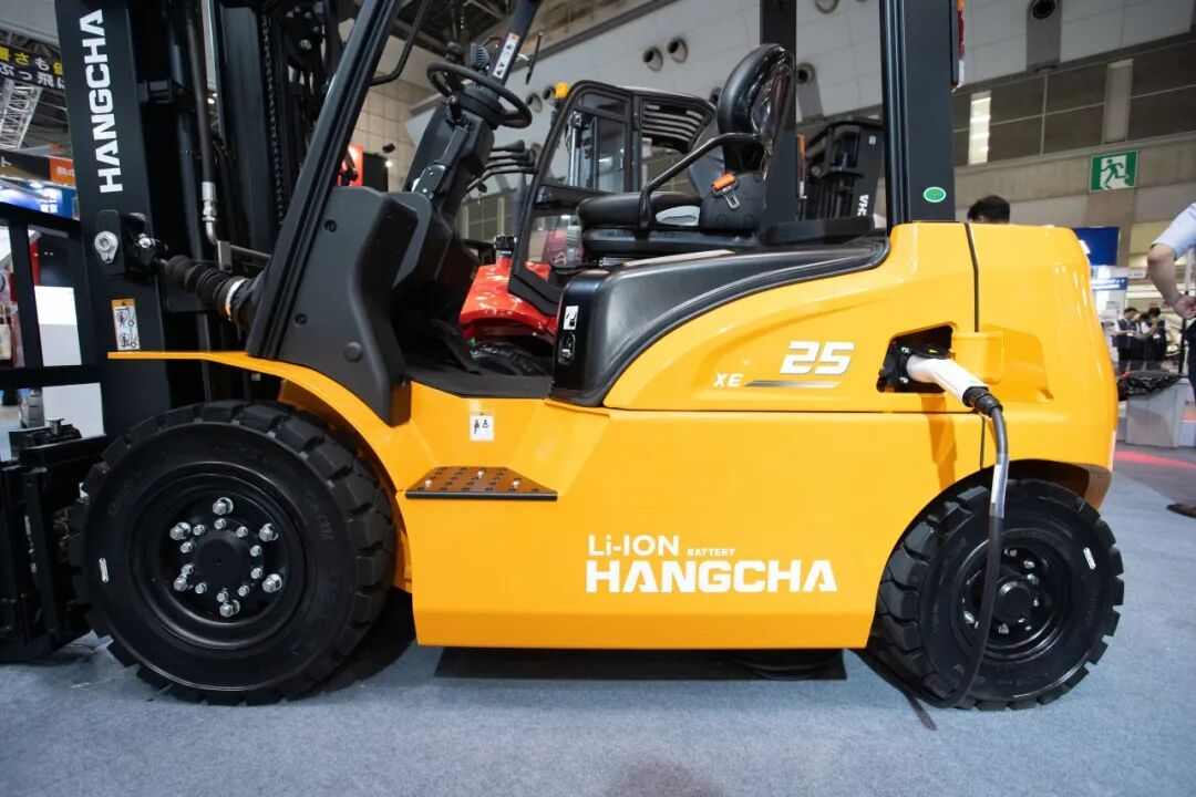 智能物流设备与AGV解决方案亮相东京物流展,助力企业提升效率与绿色运营(图9) 智能物流设备与AGV解决方案亮相东京物流展,助力企业提升效率与绿色运营(图9)