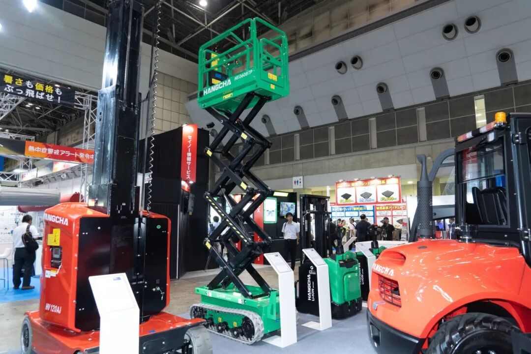 智能物流设备与AGV解决方案亮相东京物流展,助力企业提升效率与绿色运营(图2) 智能物流设备与AGV解决方案亮相东京物流展,助力企业提升效率与绿色运营(图2)