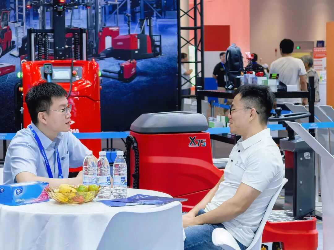 杭叉集团亮相全球数字贸易博览会，展示新能源与智能物流创新成果(图9)