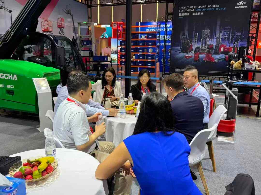 杭叉集团亮相全球数字贸易博览会，展示新能源与智能物流创新成果(图8)