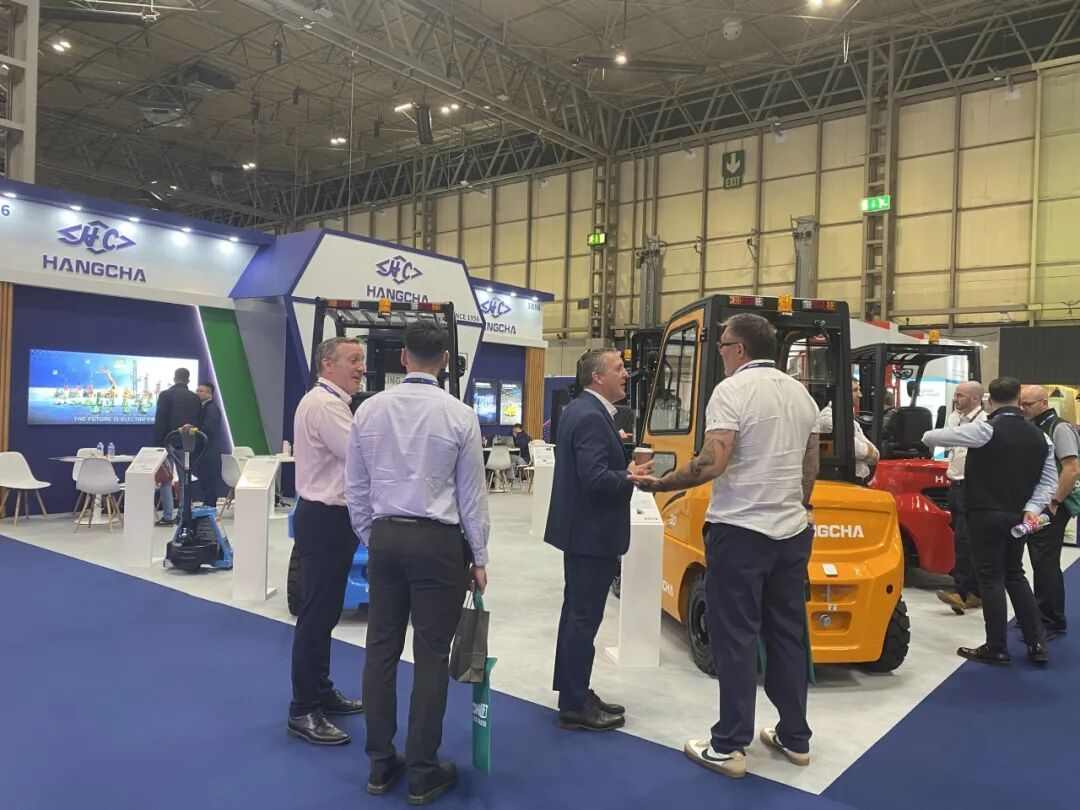 杭叉集团IMHX 2025展会圆满收官,展示绿色智慧物流创新成果(图4) 杭叉集团IMHX 2025展会圆满收官,展示绿色智慧物流创新成果(图4)