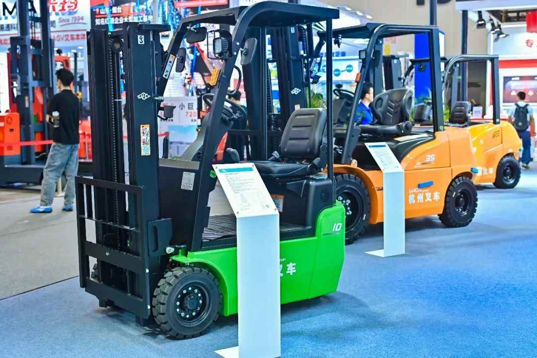 锂电叉车引领物流数智化转型,高效安全成行业新标杆(图3) 锂电叉车引领物流数智化转型,高效安全成行业新标杆(图3)