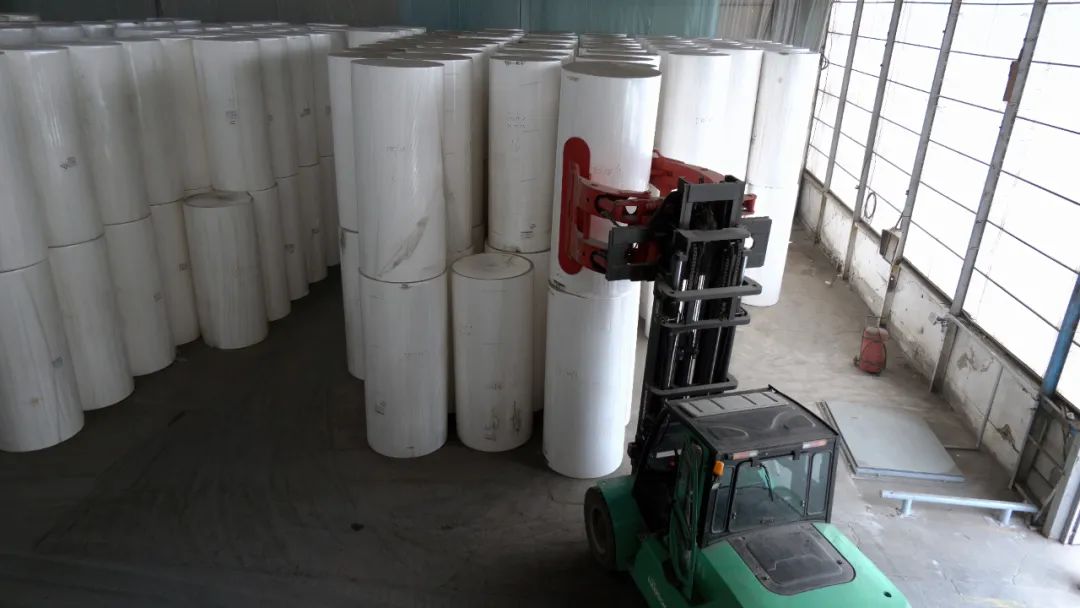 锂电叉车如何解决造纸行业重载搬运与环保难题(图4) 锂电叉车如何解决造纸行业重载搬运与环保难题(图4)