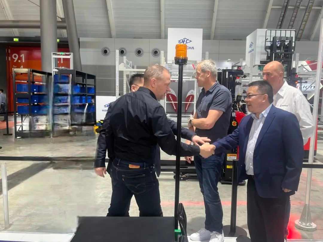 智能物流解决方案亮相国际展会,展现仓储自动化创新实力(图3) 智能物流解决方案亮相国际展会,展现仓储自动化创新实力(图3)