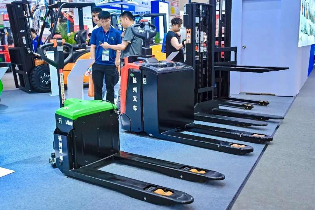 锂电叉车引领物流数智化转型,高效安全成行业新标杆(图6) 锂电叉车引领物流数智化转型,高效安全成行业新标杆(图6)