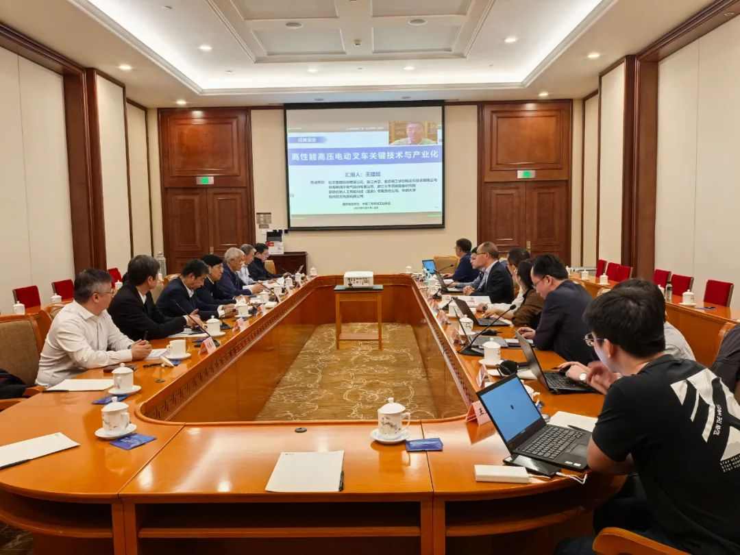 高性能高压电动叉车关键技术实现突破,引领新能源搬运装备升级(图2) 高性能高压电动叉车关键技术实现突破,引领新能源搬运装备升级(图2)