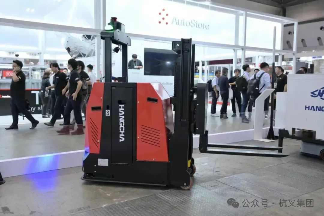 锂电叉车与智能AGV亮相国际物流展,展现物流科技新趋势(图7) 锂电叉车与智能AGV亮相国际物流展,展现物流科技新趋势(图7)
