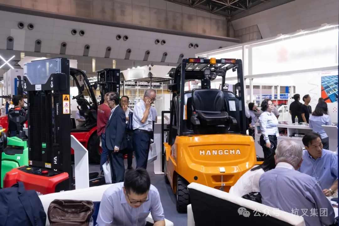锂电叉车与智能AGV亮相国际物流展,展现物流科技新趋势(图5) 锂电叉车与智能AGV亮相国际物流展,展现物流科技新趋势(图5)