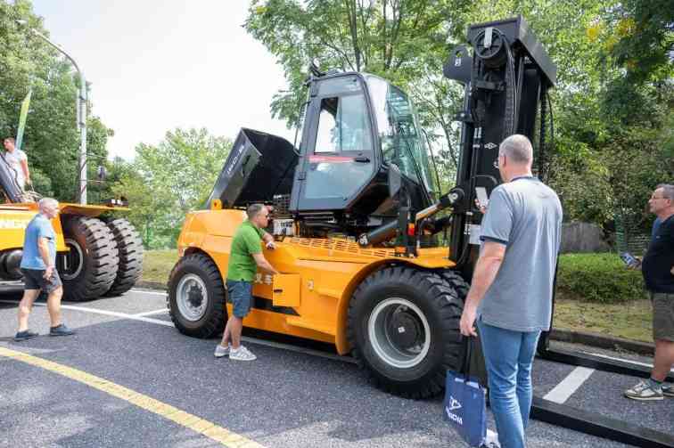 杭叉深化德国市场合作，展示新能源与智能物流创新成果(图9)
