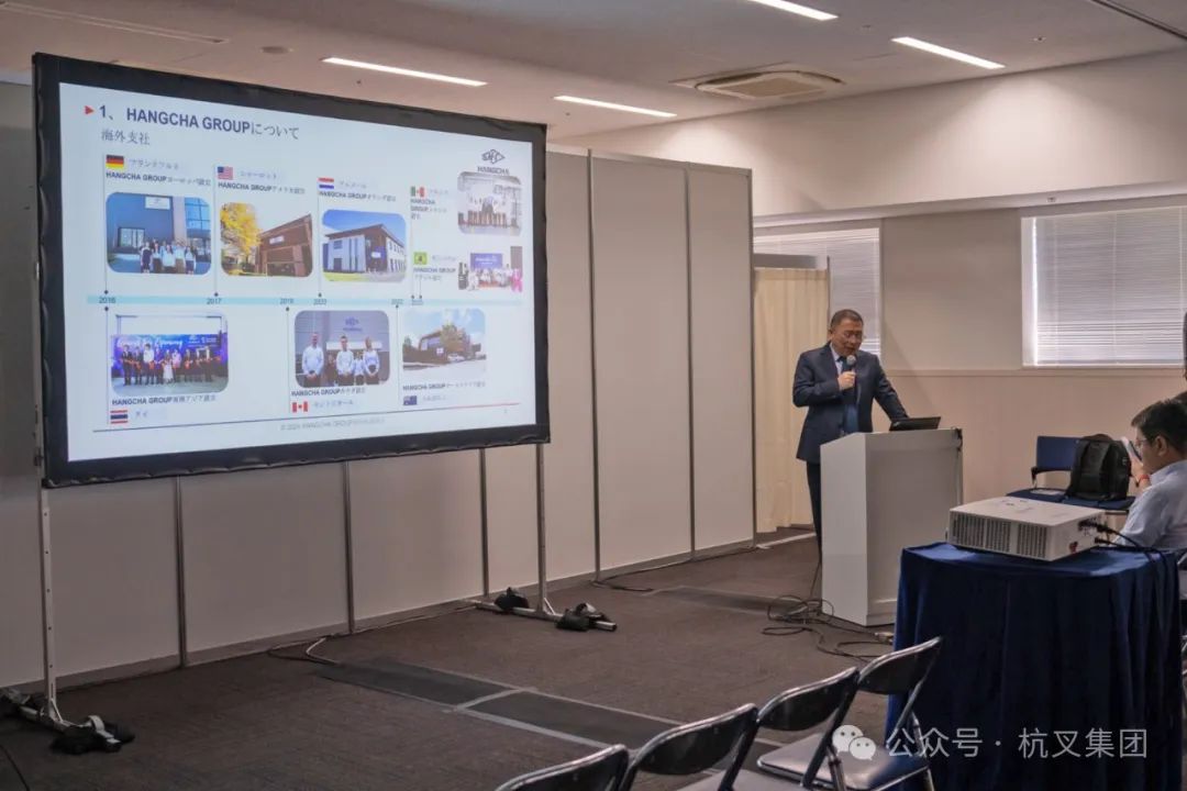 锂电叉车与智能AGV亮相国际物流展,展现物流科技新趋势(图9) 锂电叉车与智能AGV亮相国际物流展,展现物流科技新趋势(图9)