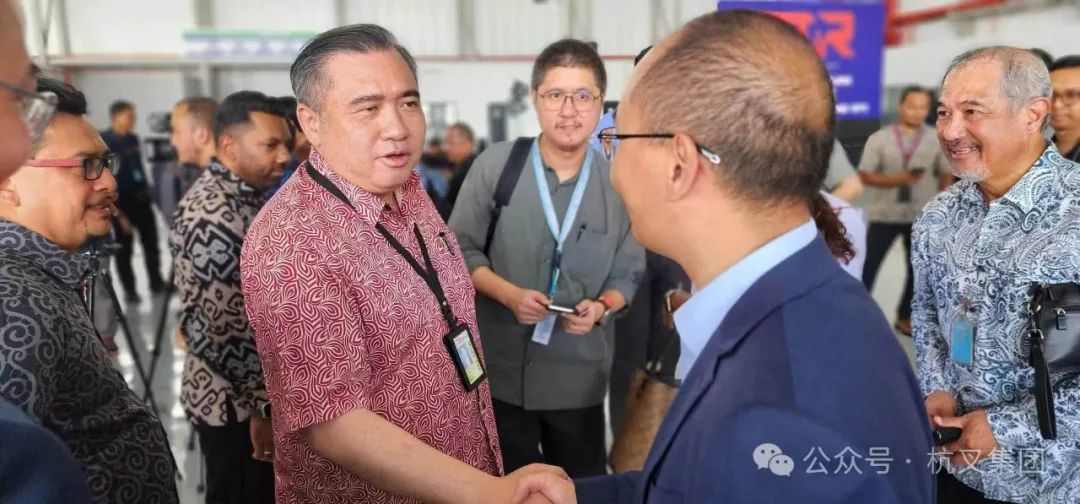 锂电行李牵引车助力机场绿色转型,高效运营成本显著降低(图3) 锂电行李牵引车助力机场绿色转型,高效运营成本显著降低(图3)