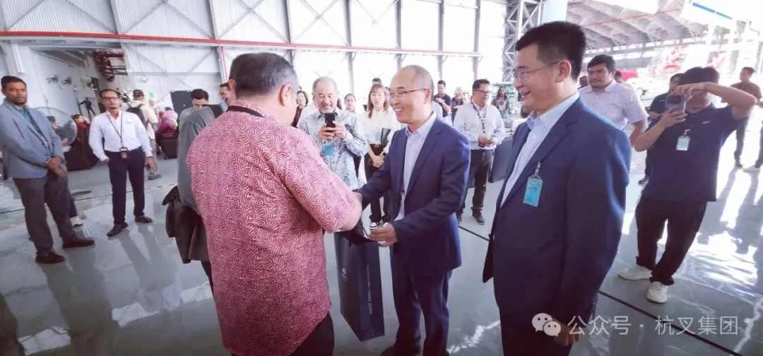 锂电行李牵引车助力机场绿色转型,高效运营成本显著降低(图4) 锂电行李牵引车助力机场绿色转型,高效运营成本显著降低(图4)