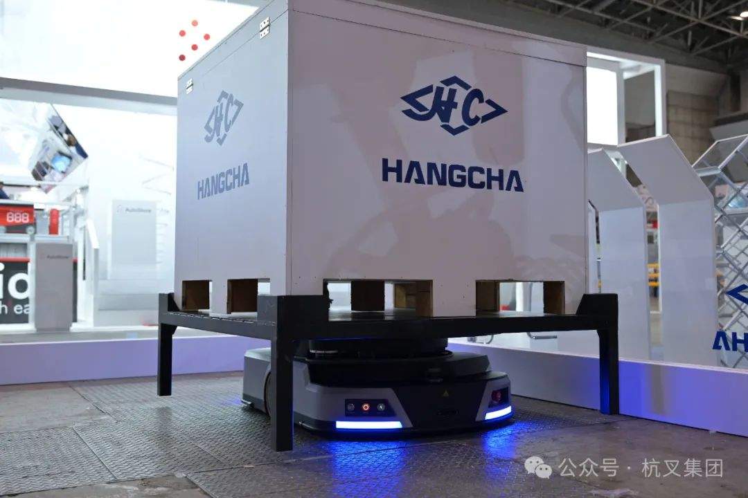 锂电叉车与智能AGV亮相国际物流展,展现物流科技新趋势(图8) 锂电叉车与智能AGV亮相国际物流展,展现物流科技新趋势(图8)