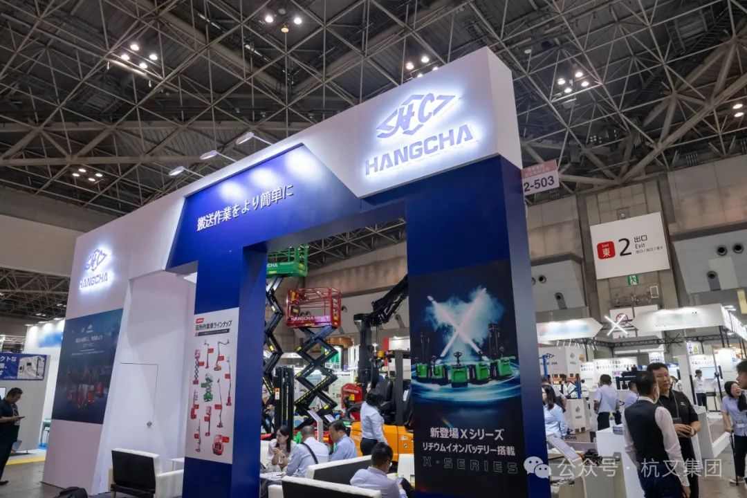 锂电叉车与智能AGV亮相国际物流展,展现物流科技新趋势(图2) 锂电叉车与智能AGV亮相国际物流展,展现物流科技新趋势(图2)