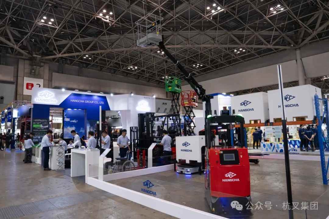 锂电叉车与智能AGV亮相国际物流展,展现物流科技新趋势(图4) 锂电叉车与智能AGV亮相国际物流展,展现物流科技新趋势(图4)