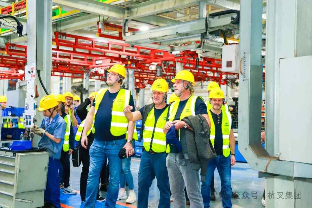 德国代理商深度体验智能工厂,共探物料搬运技术创新与合作新机遇(图2) 德国代理商深度体验智能工厂,共探物料搬运技术创新与合作新机遇(图2)