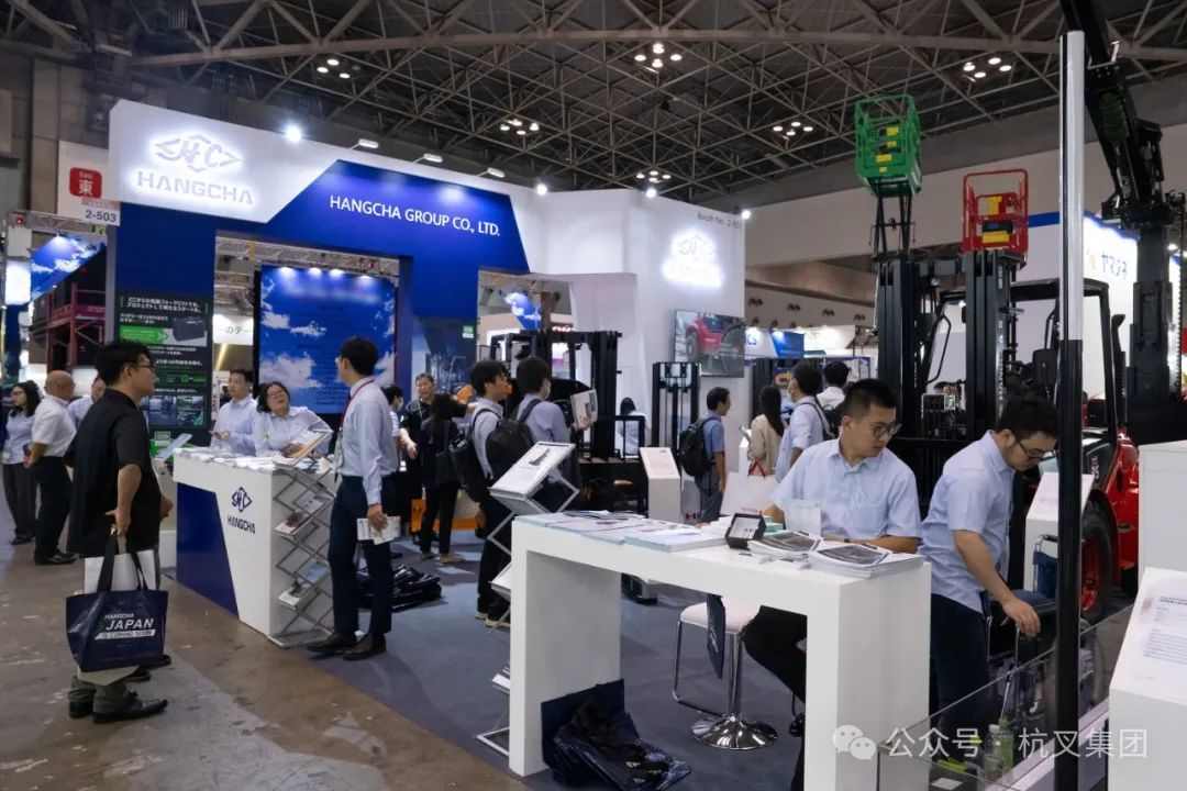 锂电叉车与智能AGV亮相国际物流展,展现物流科技新趋势(图3) 锂电叉车与智能AGV亮相国际物流展,展现物流科技新趋势(图3)