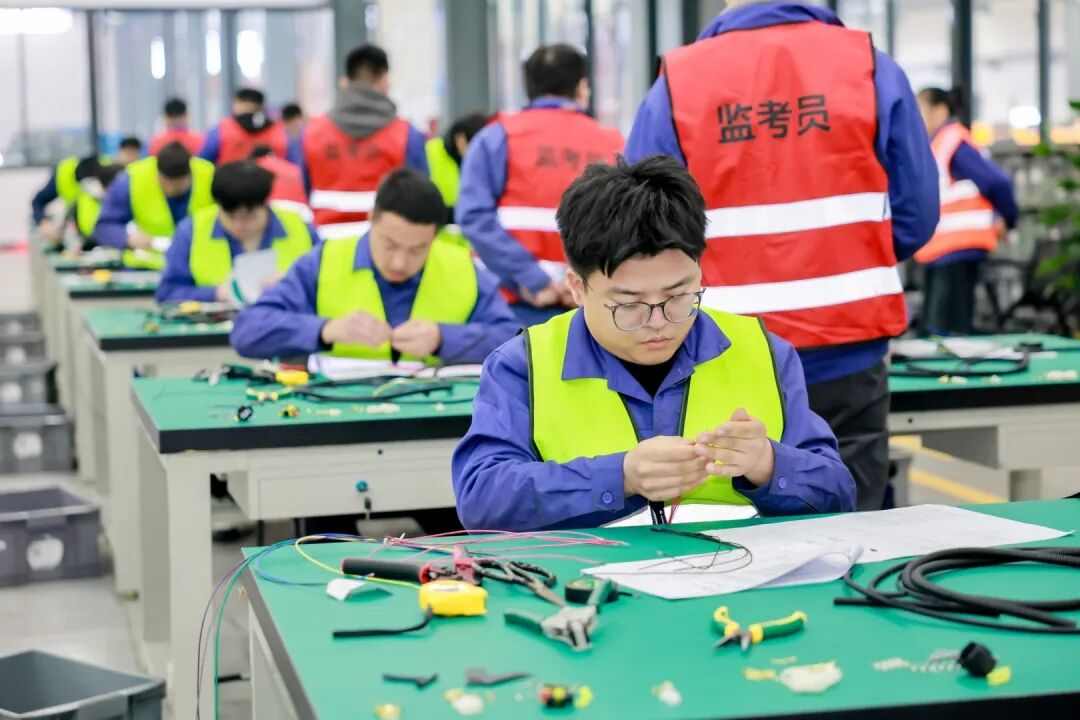 技能比武大赛展现工匠精神，趣味运动会凝聚团队力量(图8)